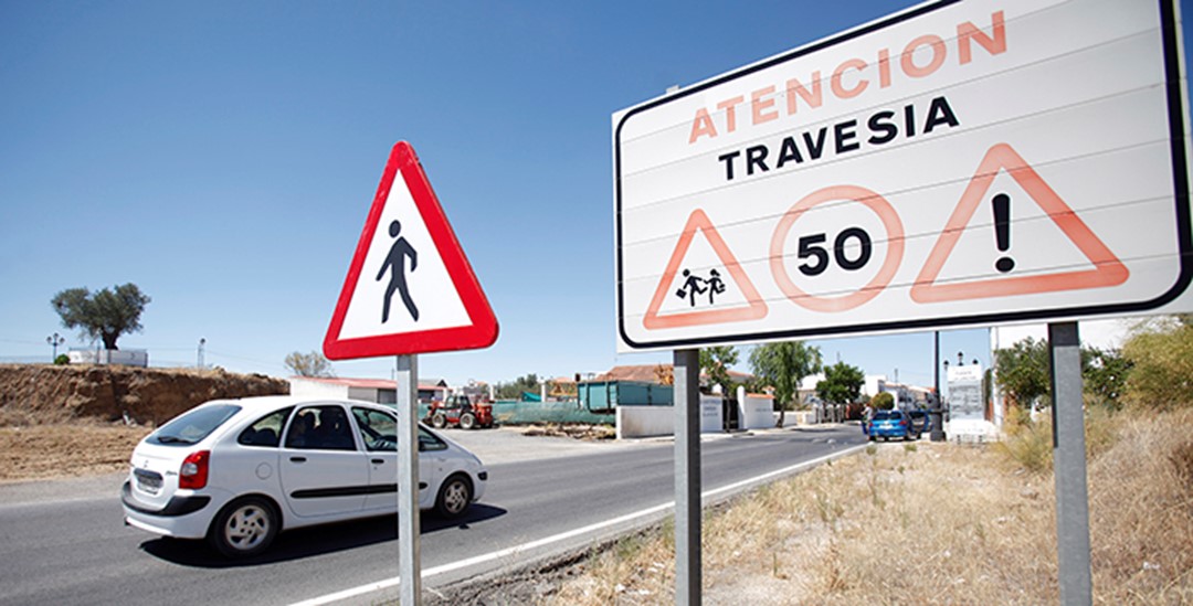 La Estrategia-T de la DGT para mejorar las travesías: mejor señalizadas y más seguras|Grupo Marthe
