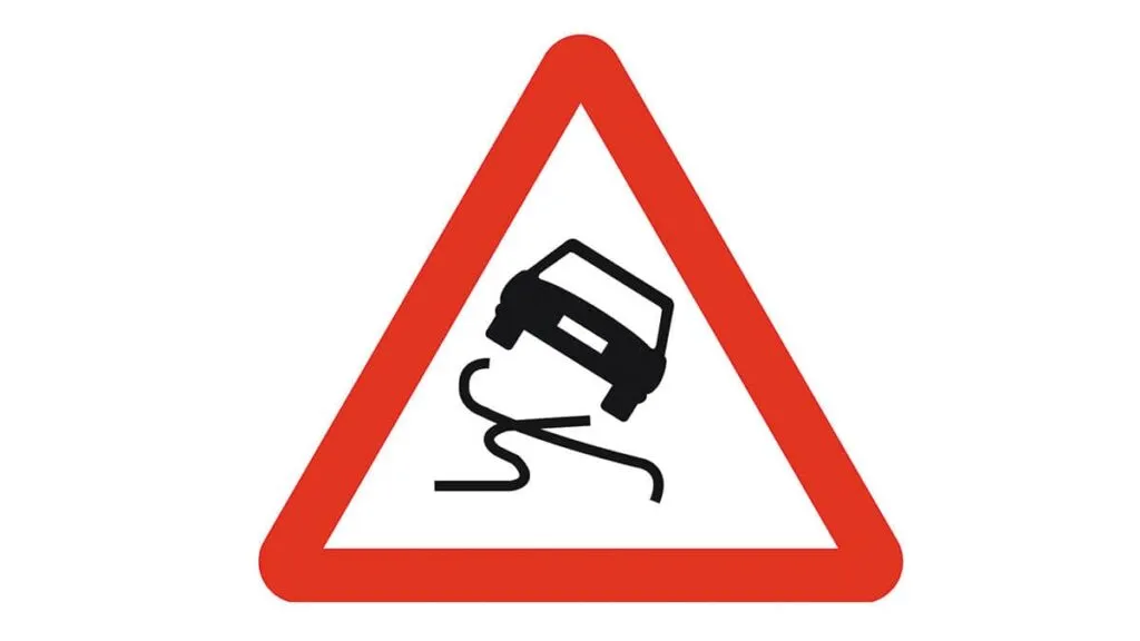 Grupo Marthe | Autotaller y alquiler de coches, furgonetas y camiones en el Maresme | ¿Qué es el aquaplaning y cómo puedes hacer para evitarlo? Grupo Marthe | Autotaller y alquiler de coches, furgonetas y camiones en el Maresme | ¿Qué es el aquaplaning y cómo puedes hacer para evitarlo?