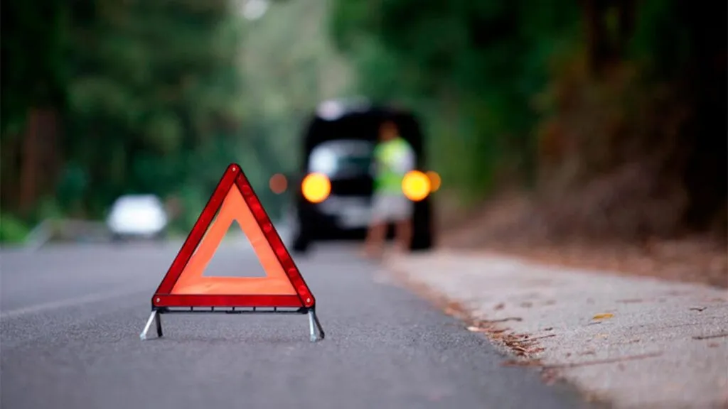 Grupo Marthe | Autotaller y alquiler de coches, furgonetas y camiones en el Maresme | Una baliza luminosa sustituirá los triángulos de emergencia